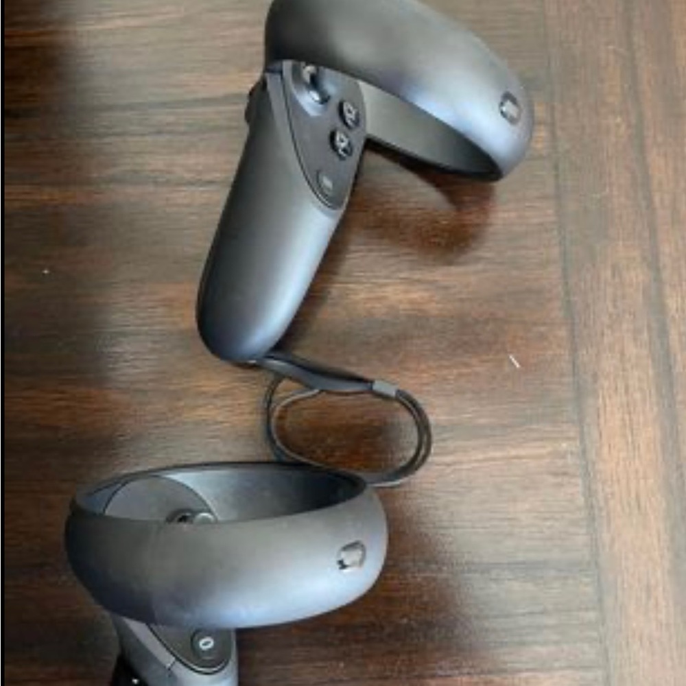 Oculus Rift S VR headset and controls - Picture 4 of 4